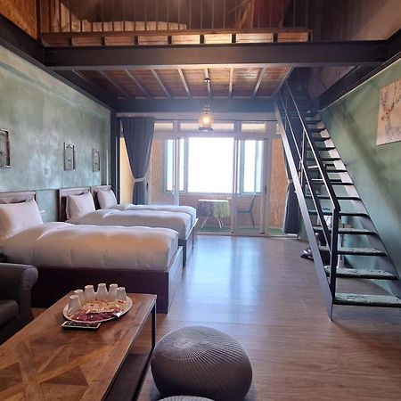 Moose & Squirrel Bed & Breakfast Renai Bagian luar foto