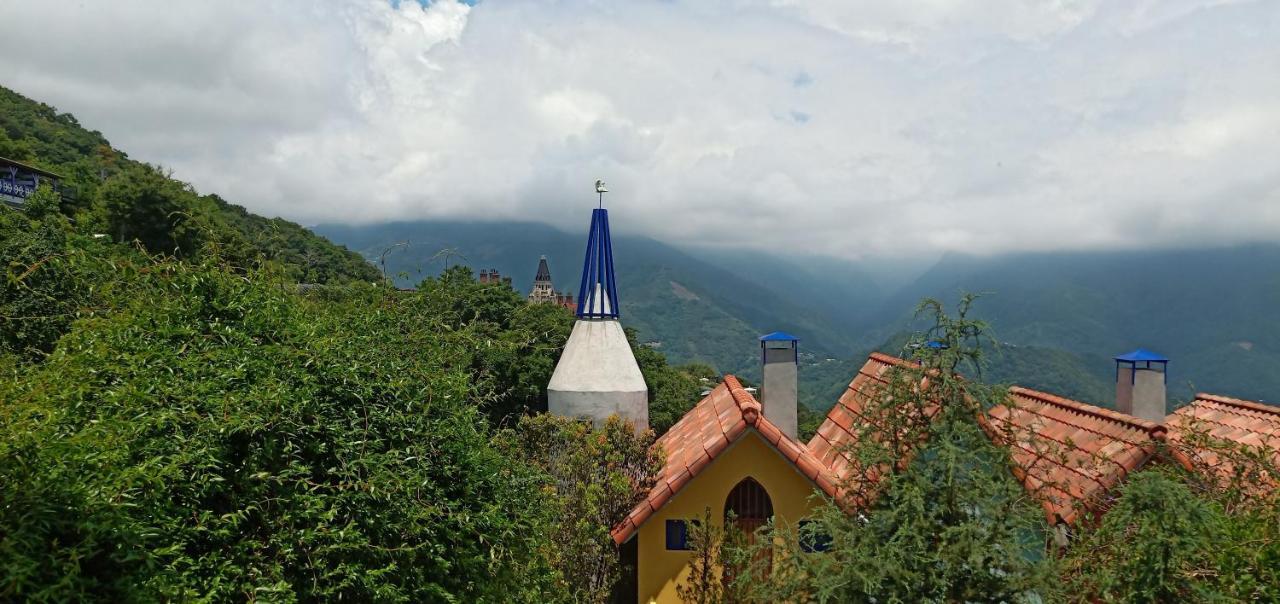 Moose & Squirrel Bed & Breakfast Renai Bagian luar foto