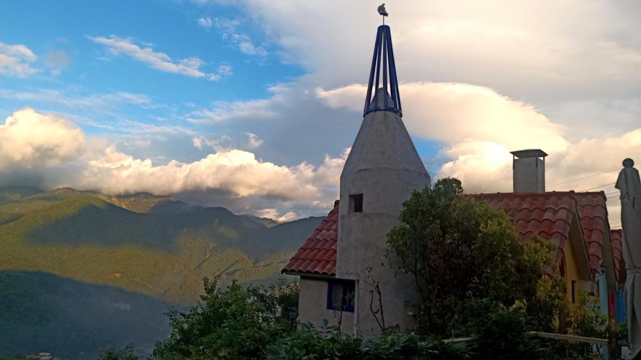 Moose & Squirrel Bed & Breakfast Renai Bagian luar foto