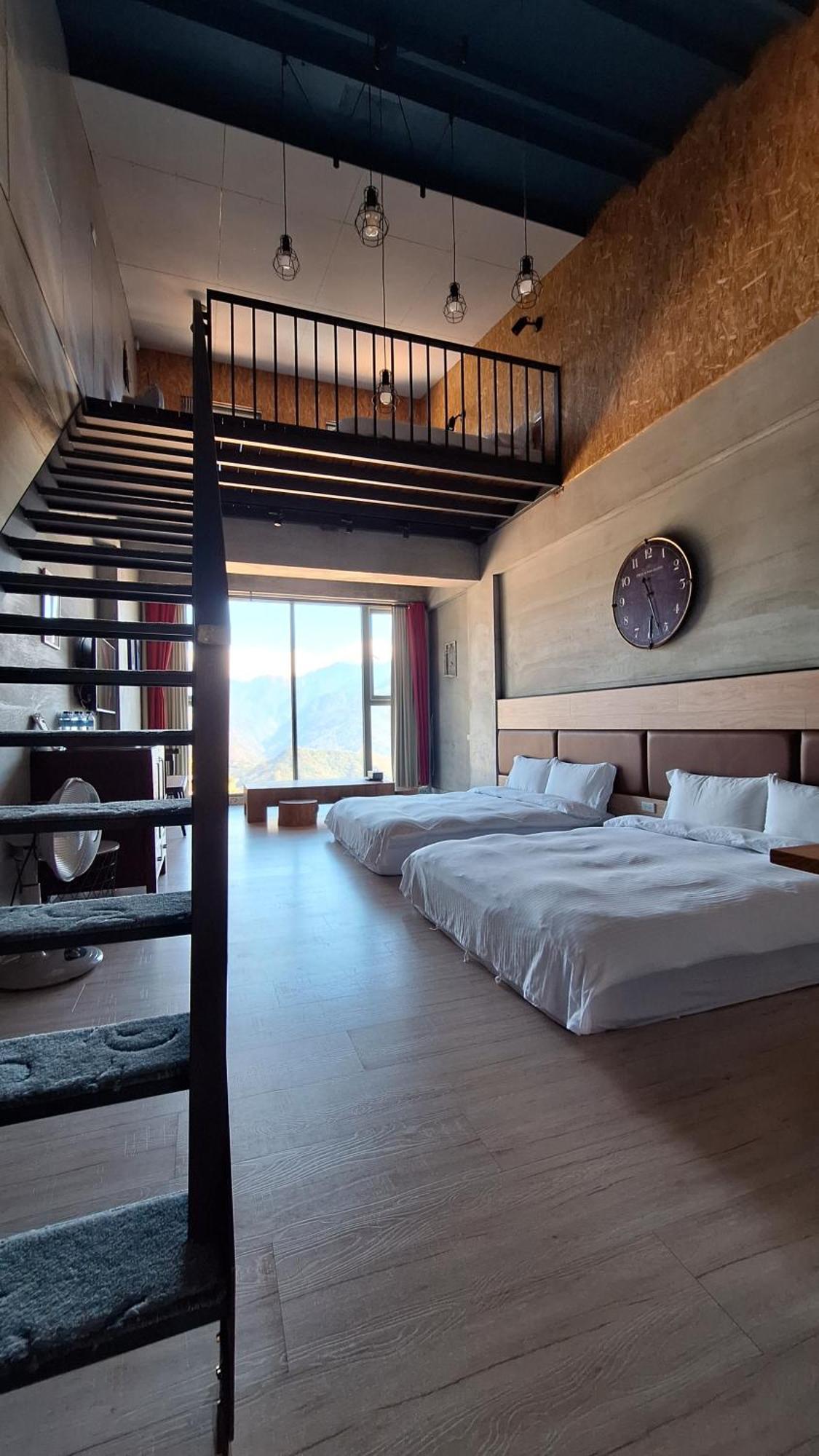 Moose & Squirrel Bed & Breakfast Renai Bagian luar foto