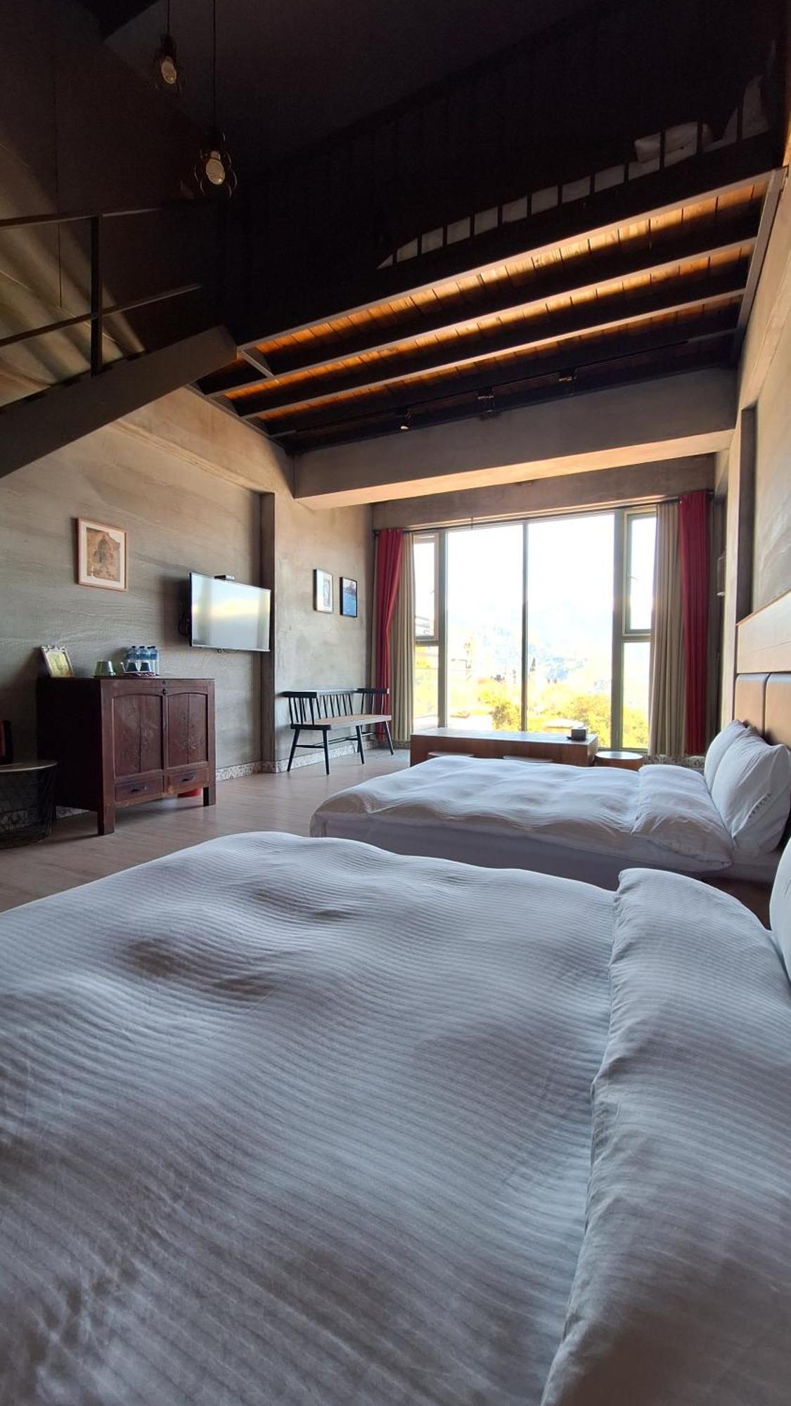 Moose & Squirrel Bed & Breakfast Renai Bagian luar foto