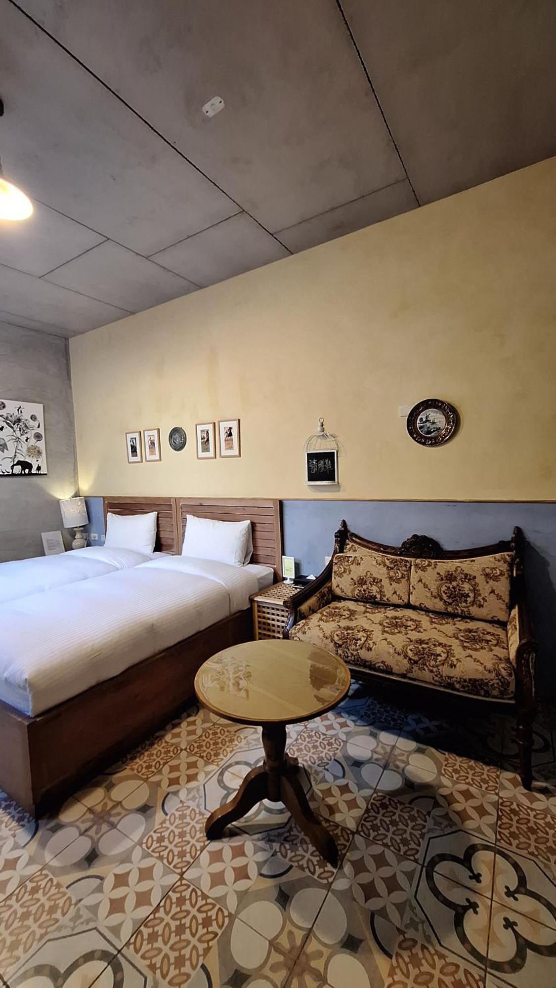 Moose & Squirrel Bed & Breakfast Renai Bagian luar foto