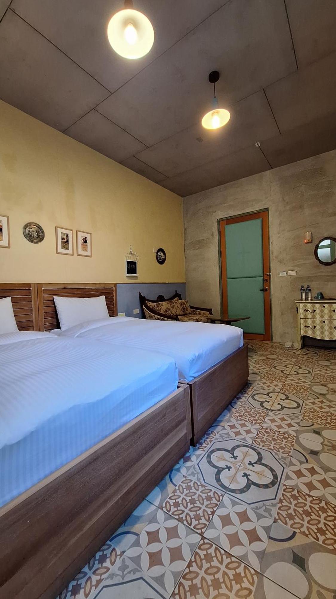 Moose & Squirrel Bed & Breakfast Renai Bagian luar foto